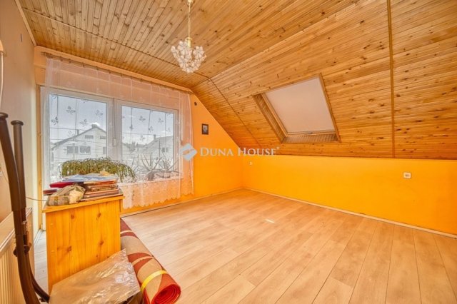 Eladó családi ház, Vecsésen 149 M Ft, 6 szobás