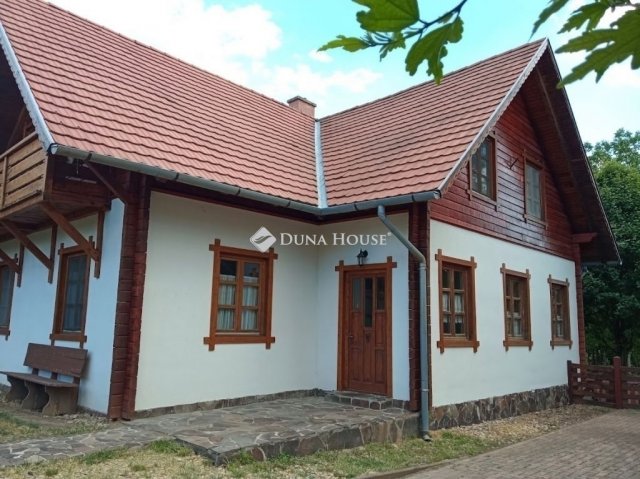 Eladó családi ház, Zsámbékon 149.9 M Ft, 6 szobás