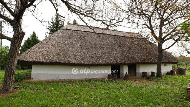 Eladó nyaraló, Balatonberényben 30 M Ft, 3+1 szobás