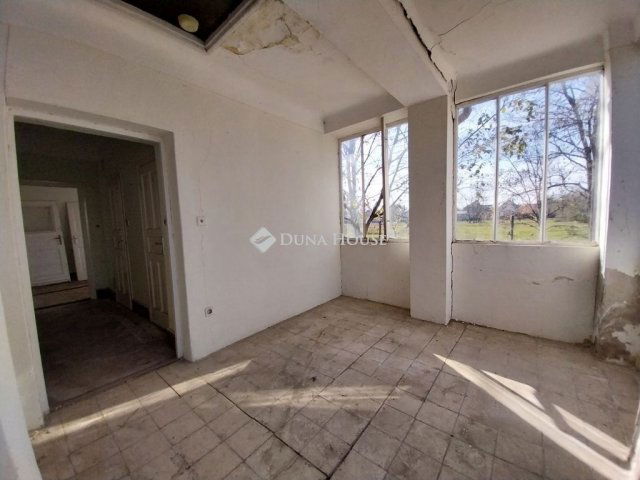 Eladó ikerház, Szegeden 44 M Ft, 2 szobás / költözzbe.hu