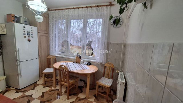 Eladó panellakás, Dunaújvárosban 37.5 M Ft, 2 szobás