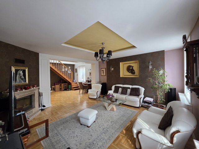 Eladó téglalakás, Székesfehérvárott 179.99 M Ft, 5 szobás