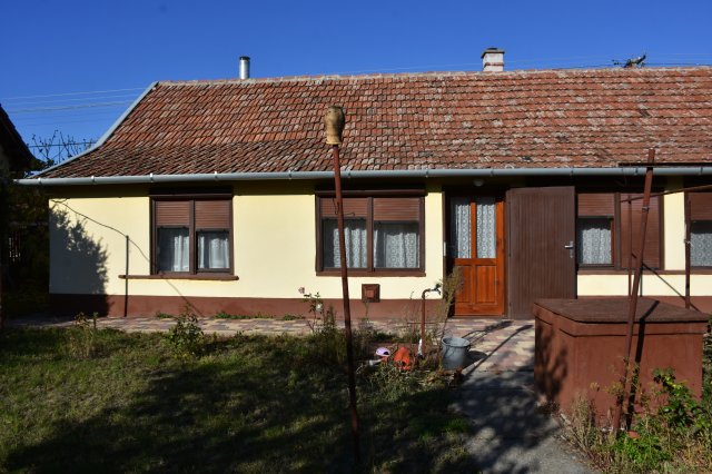 Eladó családi ház, Törökszentmiklóson 18 M Ft, 2 szobás