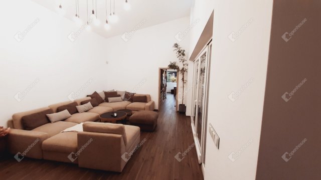 Eladó családi ház, Ajkán 299 M Ft, 5 szobás