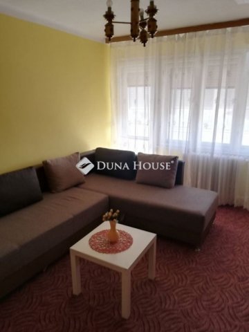 Kiadó téglalakás, albérlet, Pécsett 180 E Ft / hó, 2 szobás