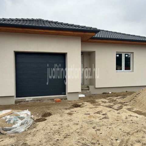 Eladó családi ház, Nyíregyházán 88 M Ft, 2+2 szobás