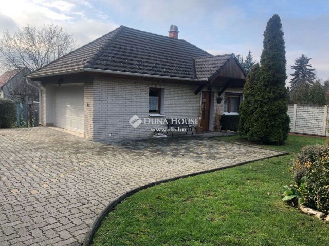 Eladó családi ház, Sóskúton 174.9 M Ft, 5 szobás