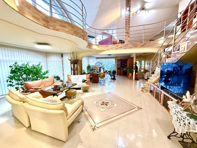 Eladó családi ház, Dunakeszin 269.9 M Ft, 5 szobás