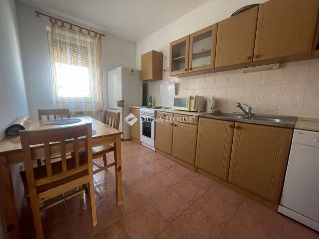 Kiadó téglalakás, albérlet, Kecskeméten 150 E Ft / hó