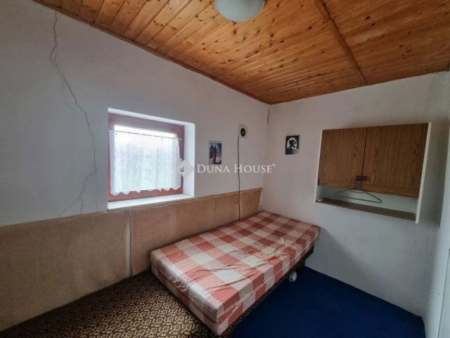 Eladó családi ház, Poroszlón 14 M Ft, 2 szobás