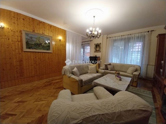 Eladó családi ház, Szegeden 199.9 M Ft, 7+1 szobás