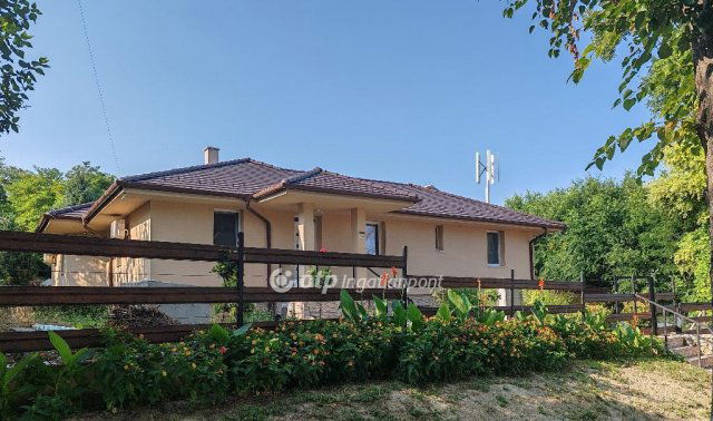 Eladó családi ház, Kápolnásnyéken 189 M Ft, 4 szobás