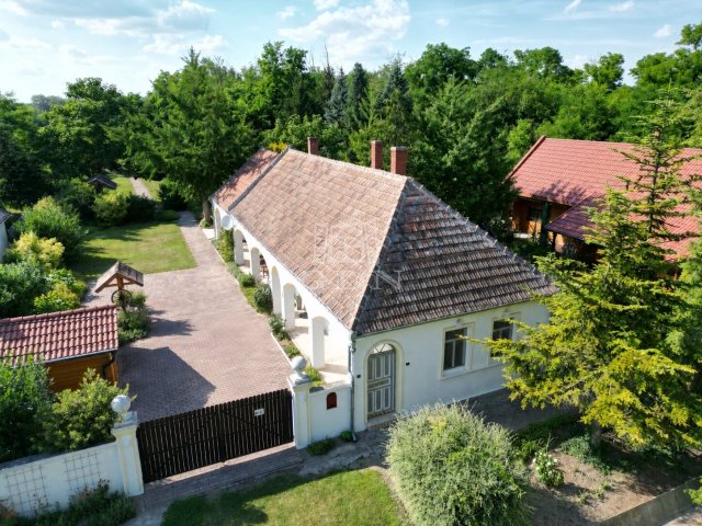 Eladó családi ház, Fehértón 68.661 M Ft, 3 szobás