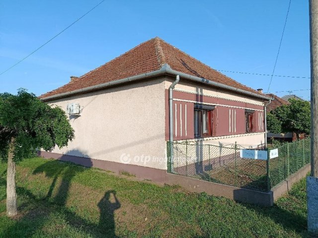 Eladó családi ház, Ebesen 59.99 M Ft, 3 szobás
