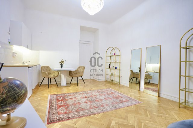 Eladó téglalakás, Budapesten, V. kerületben 83.9 M Ft, 2 szobás