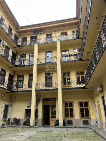 Eladó téglalakás, Budapesten, VIII. kerületben, Baross utcában