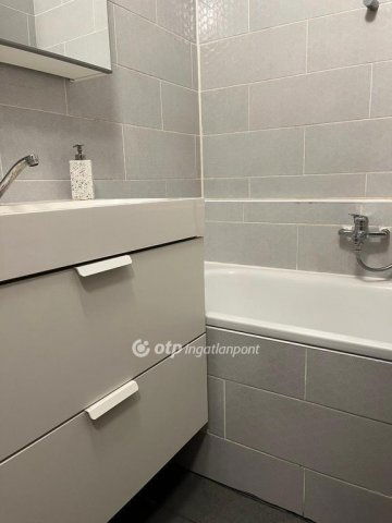 Eladó panellakás, Budapesten, III. kerületben 82 M Ft, 3 szobás