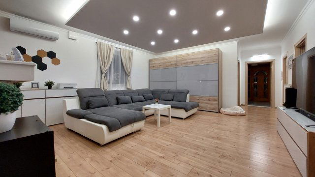 Eladó családi ház, Esztergomban, Bányai Kornél utcában 124 M Ft