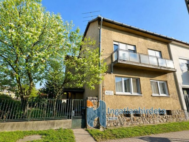 Eladó családi ház, Budapesten, IV. kerületben 185 M Ft, 7 szobás