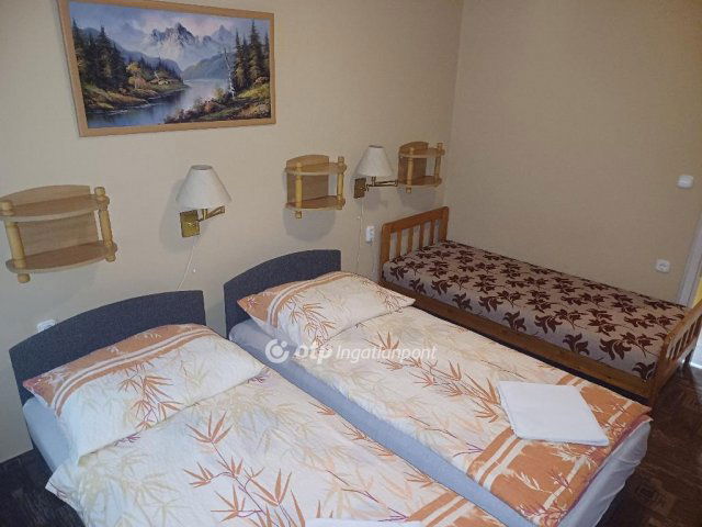 Eladó családi ház, Nagykanizsán 250 M Ft, 10 szobás