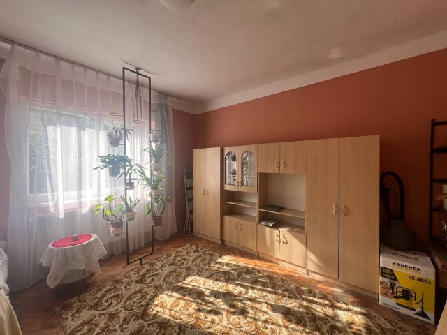 Eladó családi ház, Tatán 36 M Ft, 2 szobás