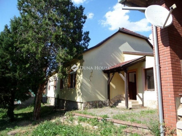 Eladó családi ház, Pécsett 120 M Ft, 5 szobás