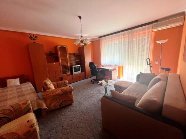 Kiadó téglalakás, albérlet, Pécsett, Athinay utcában, 1 szobás