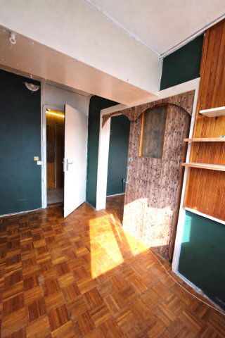 Eladó panellakás, Dunaújvárosban 32.9 M Ft, 1+3 szobás