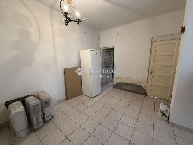 Eladó családi ház, Budapesten, XX. kerületben 150 M Ft, 8 szobás