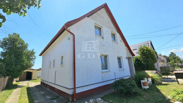 Eladó családi ház, Érden 95 M Ft, 7+1 szobás