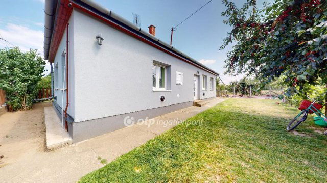 Eladó családi ház, Dombrádon 15 M Ft, 2+1 szobás