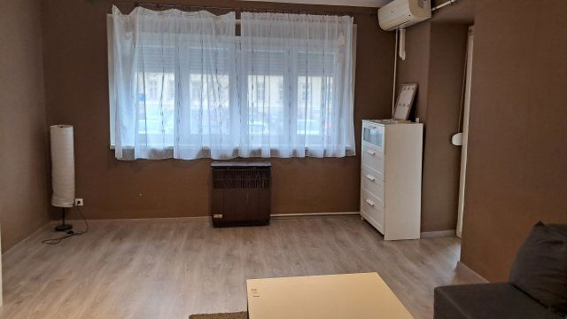 Kiadó téglalakás, albérlet, Szolnokon 180 E Ft / hó, 3 szobás