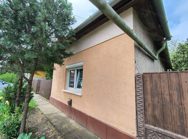 Eladó családi ház, Törökszentmiklóson 17.5 M Ft, 2 szobás