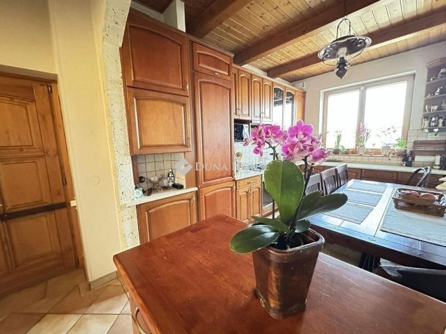 Eladó téglalakás, Kecskeméten 93 M Ft, 3 szobás