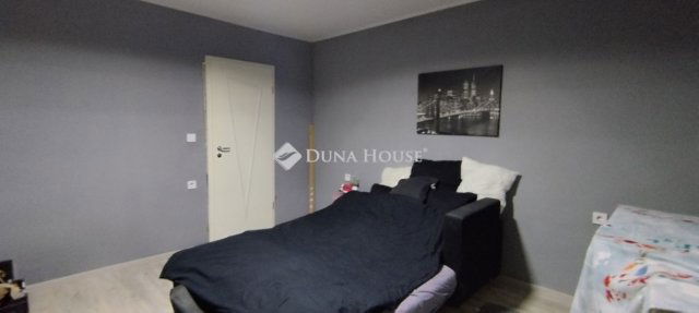 Eladó családi ház, Tápiószecsőn 59.9 M Ft, 6 szobás