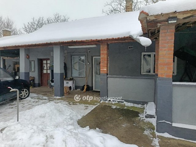 Eladó családi ház, Hajdúszováton 18 M Ft, 3 szobás