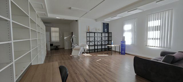 Eladó iroda, Budaörsön 365 M Ft, 6+2 szobás