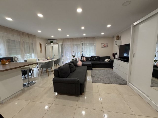 Eladó ikerház, Pécsett, Templom közben 129.9 M Ft, 4 szobás