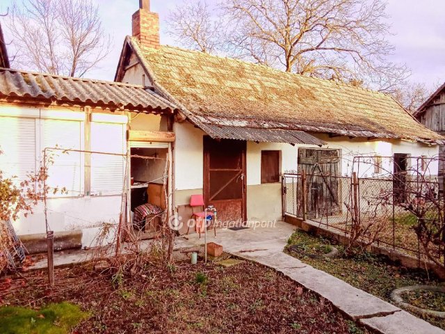Eladó családi ház, Kölcsén 11.75 M Ft, 2 szobás