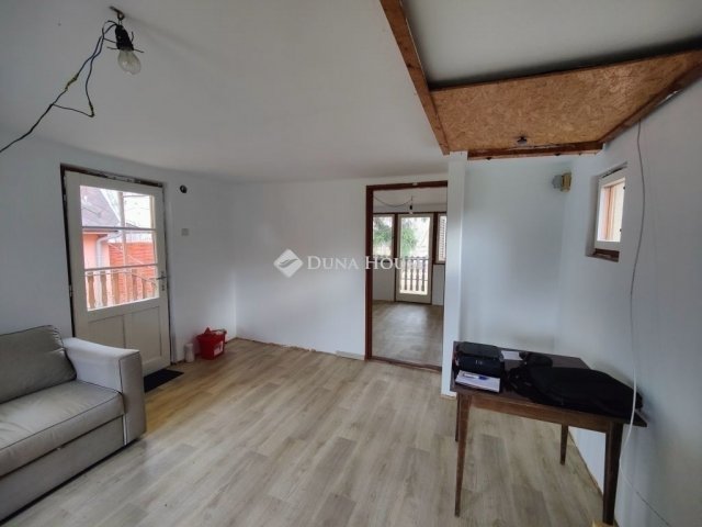 Eladó nyaraló, Péterin 35 M Ft, 2 szobás / költözzbe.hu