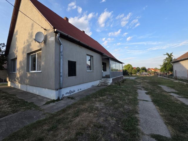 Eladó családi ház, Pusztaszabolcson 48.9 M Ft, 3 szobás