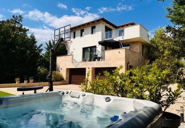 Eladó családi ház, Szentendrén 395.9 M Ft, 5 szobás