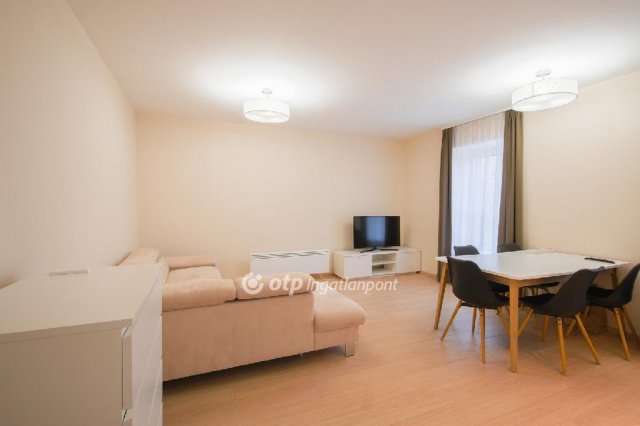 Eladó téglalakás, Balatonkenesén 75 M Ft, 2 szobás