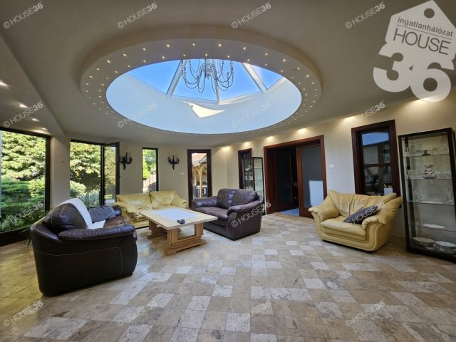 Eladó családi ház, Kecskeméten 279.9 M Ft, 7 szobás