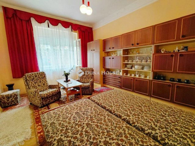 Eladó családi ház, Pakson 29.9 M Ft, 5 szobás