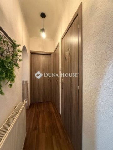 Eladó családi ház, Vecsésen 137.9 M Ft, 4 szobás