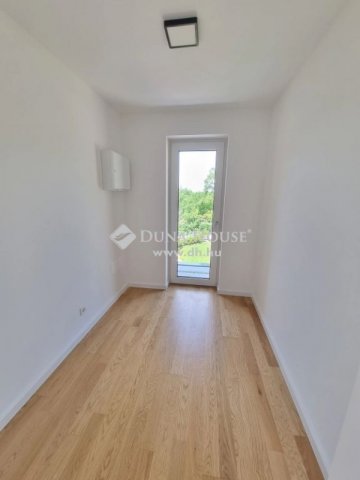 Eladó családi ház, Budapesten, III. kerületben 245 M Ft
