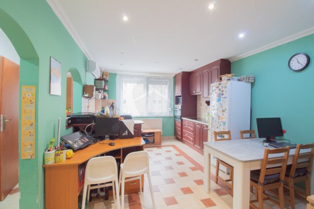 Eladó panellakás, Tatabányán 41.9 M Ft, 3+1 szobás