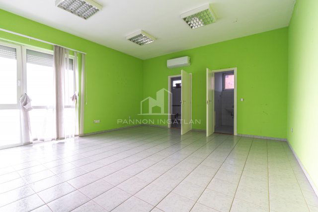 Kiadó üzlethelyiség, Veszprémben 135 E Ft / hó