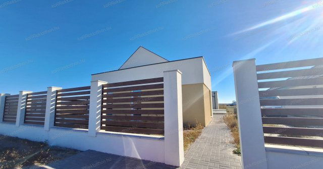 Eladó ikerház, Jászberényben 65.9 M Ft, 4 szobás